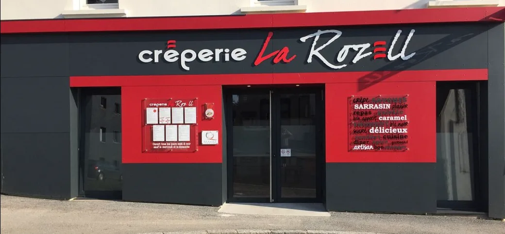 Façade de la crêperie La Rozell à Rostrenen